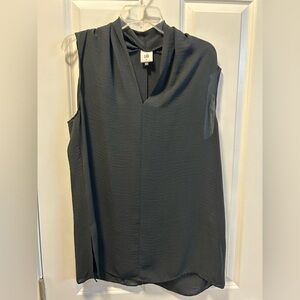 Cabbie, black sleeveless blouse tunic